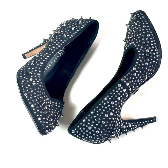 ROCK & REPUBLIC Black Studden Heels 7.5 - Picture 2 of 6